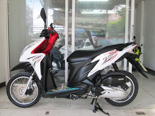 (โอนฟรี) ขาย Honda Click 125I ไมล์แท้ 7903 กม รถหัวฉีดประหยัดน้ำมัน ที่เก็บของใต้เบาะขนาดใหญ่  สภาพสวย สีขาว ดำ