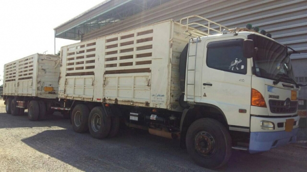 ขายรถพ่วง 22 ล้อ แม่-ลูก กระบะเหล็กคอกเกษตรไม่ดั้ม อู่.สามมิตร  รถสวย พร้อมใช้ มี 2 พ่าง ยางสภาพ 70\% HINO 380 ปี.ธ.ค.52 ราคา .1900000 สนใจรีบจองด่วน 0813531946