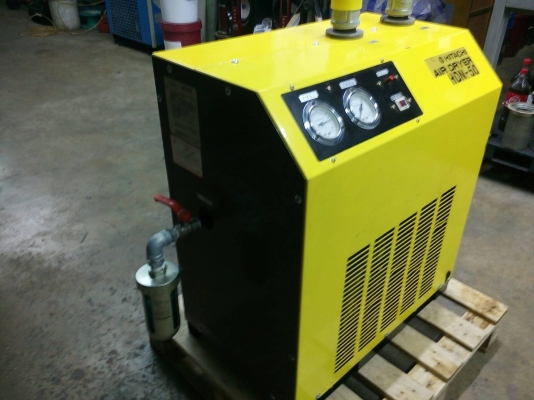 มีเครื่องทำลมแห้ง ใช้กับปั๊มลม 20-30 แรง  เครื่องพร้อมใช้งาน