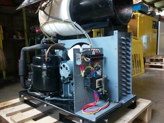 มีเครื่องทำลมแห้ง ใช้กับปั๊มลม 20-30 แรง  เครื่องพร้อมใช้งาน