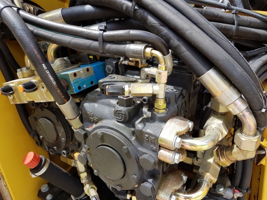 ขายรถบดอัดสั่นสะเทือน 10 ตัน DYNAPAC CC422 นำเข้าจากประเทศอเมริกา สภาพสวย ไม่เคยใช้งานในไทย ขายรถบดอัดสั่นสะเทือน 10 ตัน DYNAPAC CC422 นำเข้าจากประเทศอเมริกา สภาพสวย ไม่เคยใช้งานในไทย