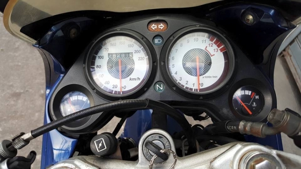 HONDA CBR 150R ตัว TOP ล้อแม็กแท้ศูนย์ สตาร์ทมือ มือแรก ฟรีค่าโอน