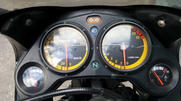 HONDA CBR 150R รุ่นสุดท้าย TOP ล้อแม็กแท้ศูนย์ สตาร์ทมือ ลายไฟ ไมล์เหลือง