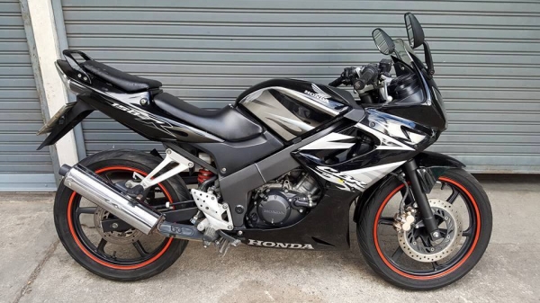 HONDA CBR 150R รุ่นสุดท้าย TOP ล้อแม็กแท้ศูนย์ สตาร์ทมือ ลายไฟ ไมล์เหลือง