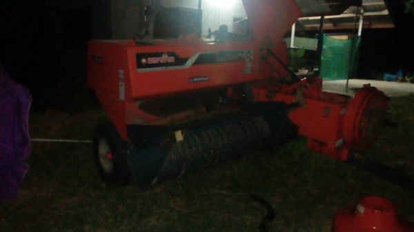 ขายเครื่องอัดฟาง คู้โบต้า HB 130 พลัส ราคา 200000   บาท ด่วน พร้อมใช้งาน    วันทูคอล 0986683479 dtac 0991751349 สิทธิ์ คับ