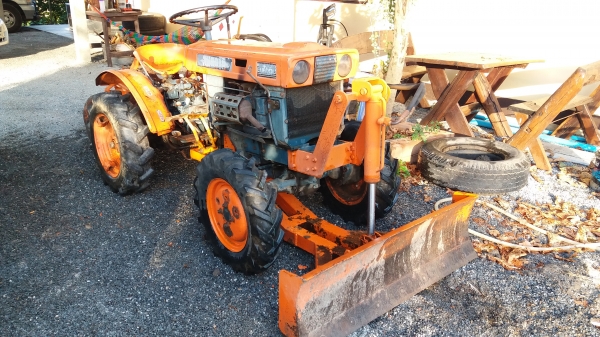 รถไถคูโบต้าB6000 ใบมีด ผานไถครบ 4x4 พร้อมใช้งาน