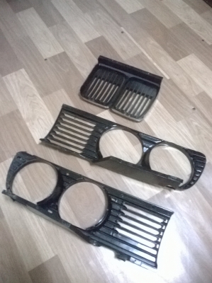 ขายชุดกระจังหน้า e30 สภาพok1ชุด ราคา1800 โทร0924462525โส กทม