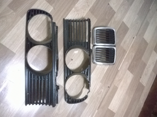 ขายชุดกระจังหน้า e30 สภาพok1ชุด ราคา1800 โทร0924462525โส กทม