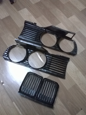 ขายชุดกระจังหน้า e30 สภาพok1ชุด ราคา1800 โทร0924462525โส กทม