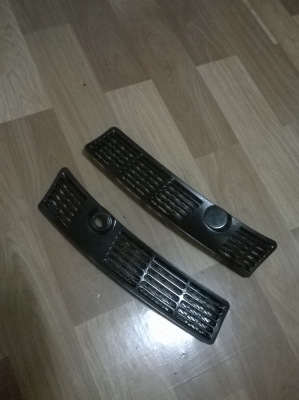 ขายแผงจิ้งหรีด e30 สภาพokไม่แตกหัก1คู่ ราคา500 โทร0924462525โส กทม