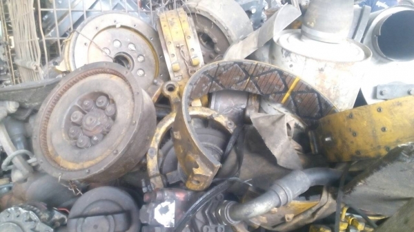 ขายชิ้นส่วนอะไหล่รถแทรกเตอร์ CAT-D-3 ตัดขายเป็นอะไหล่ มีหลายตัว ขายไม่แพงครับ