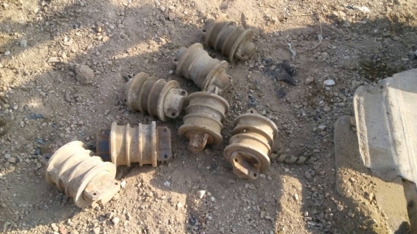 ขายชิ้นส่วนอะไหล่รถแทรกเตอร์ CAT-D-3 ตัดขายเป็นอะไหล่ มีหลายตัว ขายไม่แพงครับ