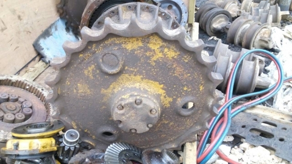 ขายชิ้นส่วนอะไหล่รถแทรกเตอร์ CAT-D-3 ตัดขายเป็นอะไหล่ มีหลายตัว ขายไม่แพงครับ