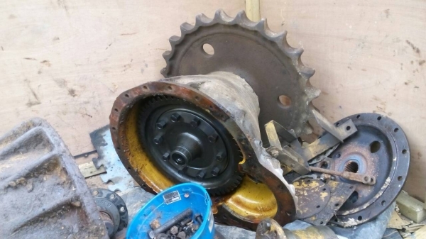 ขายชิ้นส่วนอะไหล่รถแทรกเตอร์ CAT-D-3 ตัดขายเป็นอะไหล่ มีหลายตัว ขายไม่แพงครับ