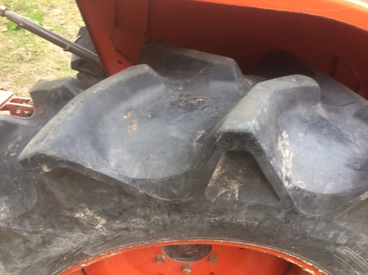 255000บาท ครับ L3608 รถไร่สวยๆครับ แถมอุปกรณ์3อย่าง ผานหลัง+ดันหน้า+โรตารี่ เครื่องเกียร์ดีมากครับยางใหม่ๆ4เส้น