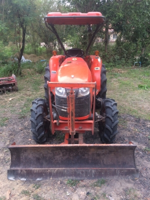 255000บาท ครับ L3608 รถไร่สวยๆครับ แถมอุปกรณ์3อย่าง ผานหลัง+ดันหน้า+โรตารี่ เครื่องเกียร์ดีมากครับยางใหม่ๆ4เส้น