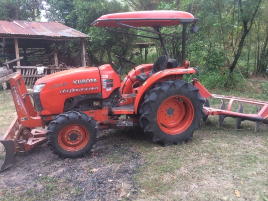 255000บาท ครับ L3608 รถไร่สวยๆครับ แถมอุปกรณ์3อย่าง ผานหลัง+ดันหน้า+โรตารี่ เครื่องเกียร์ดีมากครับยางใหม่ๆ4เส้น