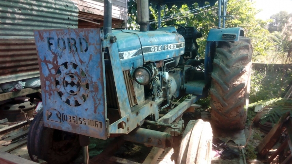 ขายรถไถฟอร์ด 6610 อุปกรณ์ ใบดัน ผาน7 สภาพดี ราคา 280,000บ. สนใจติดต่อ 0835601591 หรือ 0903494058