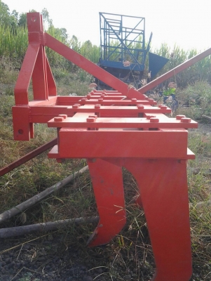 ขายขาขูดหญ้าในร่องอ้อยพร้อมโคลง