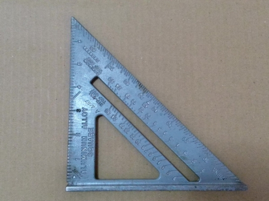 ฉากสามเหลี่ยม DeWALT