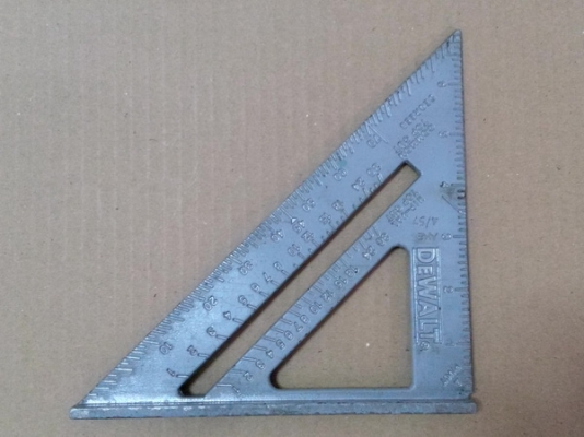 ฉากสามเหลี่ยม DeWALT ฉากสามเหลี่ยม DeWALT