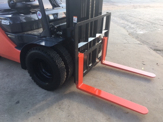 ขายรถโฟลคลิฟท์ TOYOTA 02-8FD25  , เสายกสูง 7 เมตร ,เครื่องยนต์ดีเซลรุ่นใหม่ 1DZIII  รถนำเข้าแท้จากญี่ปุ่น 100\% ( สเปกเสาสูง  7 เมตร หายากมากครับ )