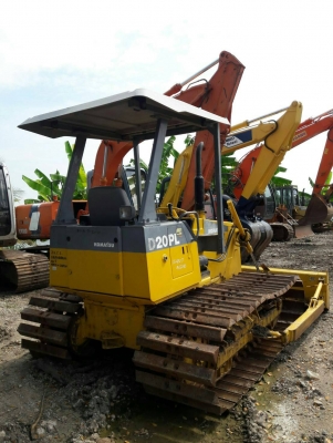 ขายค่ะ..KOMATSU  D20PL-7 เก่าญี่ปุ่นแท้...สภาพสวย...เครื่องปั๊มดี...ระบบคล่อง...โทร..089-3818694  ดวงนภา