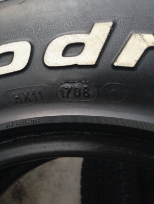 BF 265 70 r16 คละปี 1คู่ ไว้เป็นยางอะไหล่ T.061-9030026 ส่งต่างจังหวัดได้ครับ BF 265 70 r16 คละปี 1คู่ ไว้เป็นยางอะไหล่ T.061-9030026 ส่งต่างจังหวัดได้ครับ