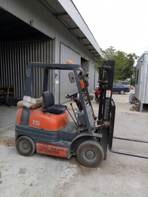 ขายรถยก toyota 1.5 ตัน 3 เมตร เบนซิน เกียธรรมดา ขายรถยก toyota 1.5 ตัน 3 เมตร เบนซิน เกียธรรมดา