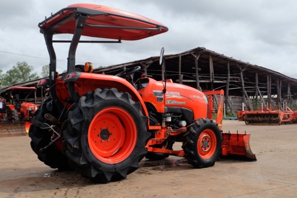 รถไถมือสอง L3608SP +ใบมีด + ผาน 1 ตัว รถสวยๆใหม่ๆ ดาวน์เริ่มต้านเพียง 10,000 บาทเท่านั้น  สนใจ โทรเลย 089-0111624