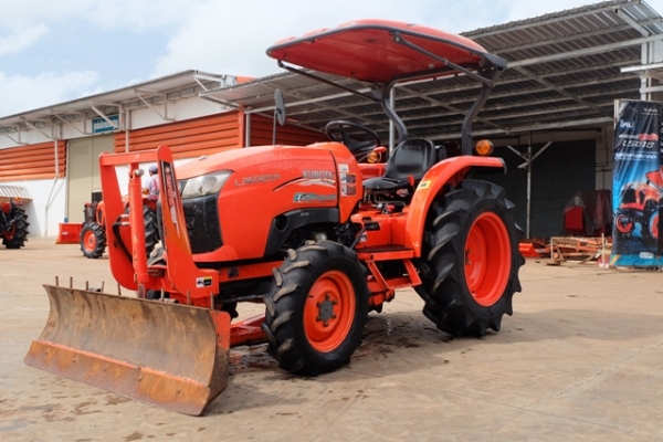 รถไถมือสอง L3608SP +ใบมีด + ผาน 1 ตัว รถสวยๆใหม่ๆ ดาวน์เริ่มต้านเพียง 10,000 บาทเท่านั้น  สนใจ โทรเลย 089-0111624