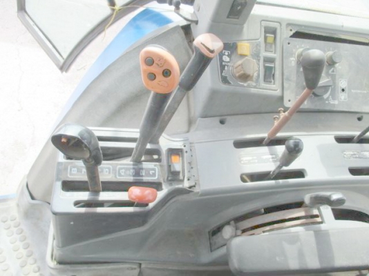 ขาย ford 8340 เพลาคาราโล่ เครื่องสตาร์ติด (มี vdo) วีงไม่ได้ ขายตามสภาพ ราคา 450000 บาท 084-5424150