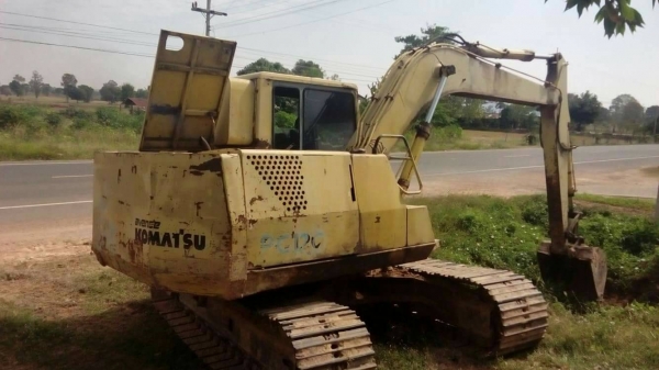 ขายKOMATSU PC120รุ่น5 ไฟฟ้าเต็ม พรัอมใช้งาน เครื่อง ปั้มดี เอวแน่น บูชโช่ไม่มีแตก โช่ใหม่1เส้น อีกเส้นพอใช้งานได้ เอกสารชื้อขาย รถอยู่สุรินทร์  สนใจติดต่อ 0835601591 หรือ 0903494058