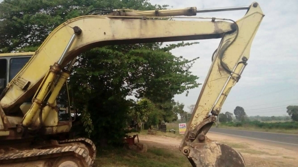 ขายKOMATSU PC120รุ่น5 ไฟฟ้าเต็ม พรัอมใช้งาน เครื่อง ปั้มดี เอวแน่น บูชโช่ไม่มีแตก โช่ใหม่1เส้น อีกเส้นพอใช้งานได้ เอกสารชื้อขาย รถอยู่สุรินทร์  สนใจติดต่อ 0835601591 หรือ 0903494058