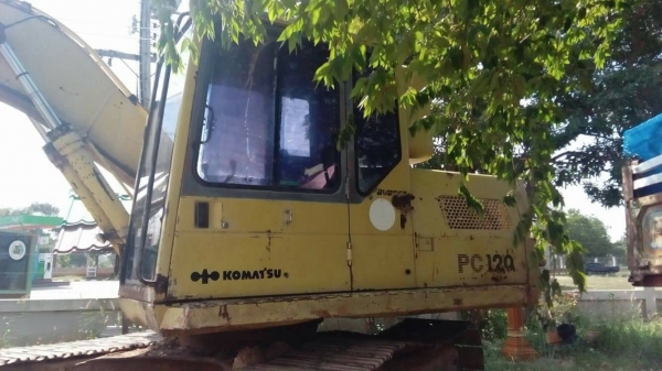 ขายKOMATSU PC120รุ่น5 ไฟฟ้าเต็ม พรัอมใช้งาน เครื่อง ปั้มดี เอวแน่น บูชโช่ไม่มีแตก โช่ใหม่1เส้น อีกเส้นพอใช้งานได้ เอกสารชื้อขาย รถอยู่สุรินทร์  สนใจติดต่อ 0835601591 หรือ 0903494058