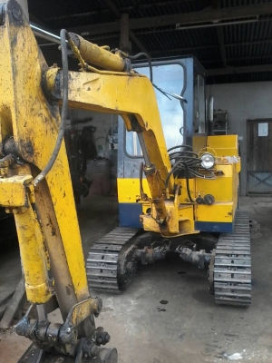 รถแมคโครโคโมสุpc20