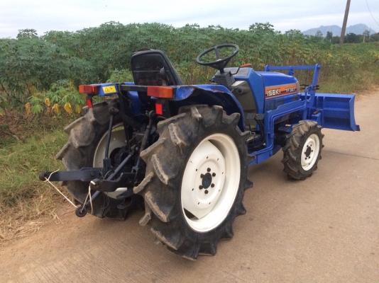 ขาย ISEKI TF327 ใบดัน พร้อมผาน5 สองเพลา สภาพพร้อมใช้ สนใจติดต่อครับ