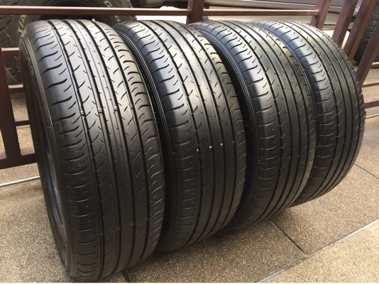 ยาง Dunlop 225 60 18 ปี15 ดอกเต็ม ไม่มีปะ ใช้กันยาว ราคาไม่แพง