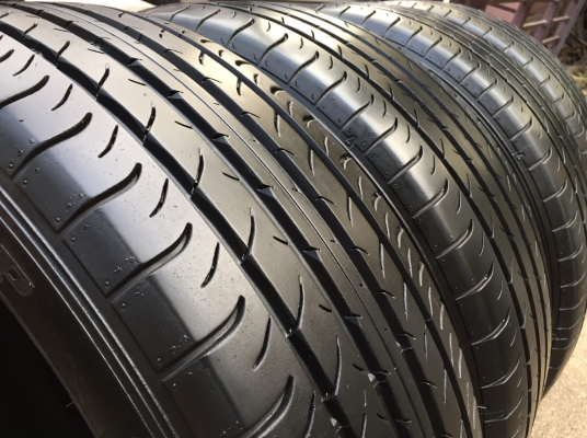 ยาง Dunlop 225 60 18 ปี15 ดอกเต็ม ไม่มีปะ ใช้กันยาว ราคาไม่แพง