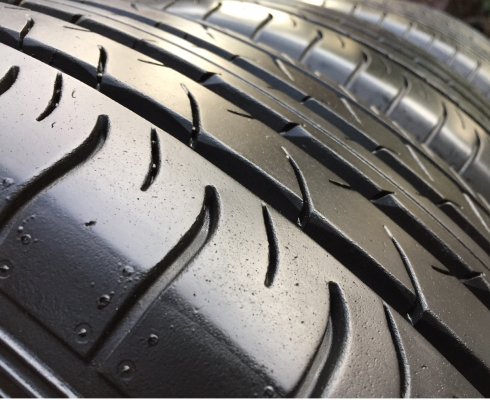 ยาง Dunlop 225 60 18 ปี15 ดอกเต็ม ไม่มีปะ ใช้กันยาว ราคาไม่แพง