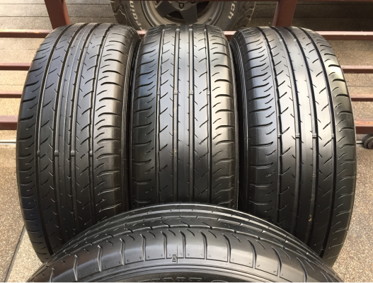 ยาง Dunlop 225 60 18 ปี15 ดอกเต็ม ไม่มีปะ ใช้กันยาว ราคาไม่แพง