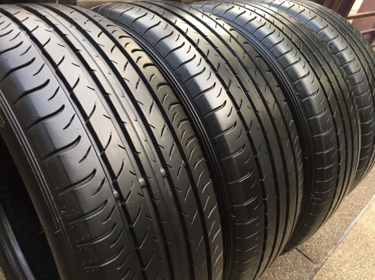 ยาง Dunlop 225 60 18 ปี15 ดอกเต็ม ไม่มีปะ ใช้กันยาว ราคาไม่แพง