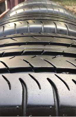 ยาง Dunlop 225 60 18 ปี15 ดอกเต็ม ไม่มีปะ ใช้กันยาว ราคาไม่แพง