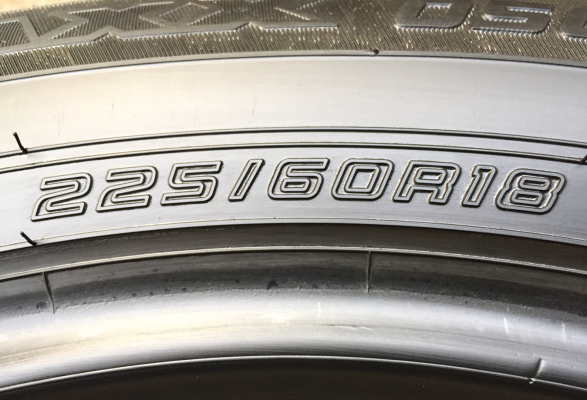 ยาง Dunlop 225 60 18 ปี15 ดอกเต็ม ไม่มีปะ ใช้กันยาว ราคาไม่แพง