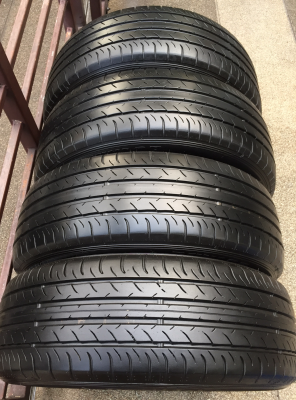 ยาง Dunlop 225 60 18 ปี15 ดอกเต็ม ไม่มีปะ ใช้กันยาว ราคาไม่แพง