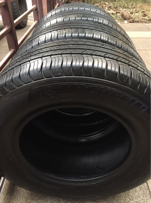 ยาง Michelin 265 65 17 สิ้นปี14 ดอกเต็ม ใช้ยาว ราคาไม่แพง ยาง Michelin 265 65 17 สิ้นปี14 ดอกเต็ม ใช้ยาว ราคาไม่แพง