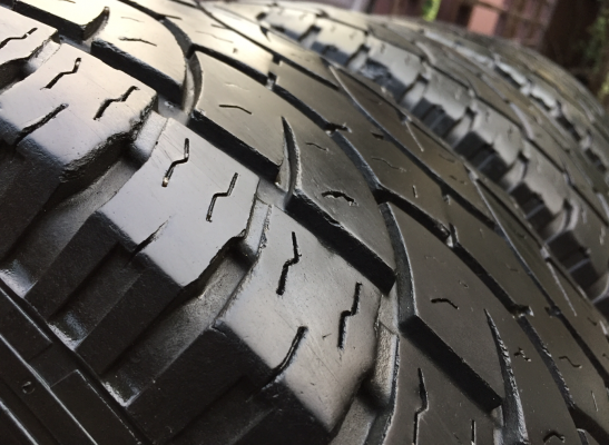 ยาง All Deestone 235 75 15 ปี14 ดอกเยอะ พร้อมใช้งาน ราคาไม่แพง