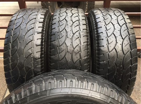 ยาง All Deestone 235 75 15 ปี14 ดอกเยอะ พร้อมใช้งาน ราคาไม่แพง