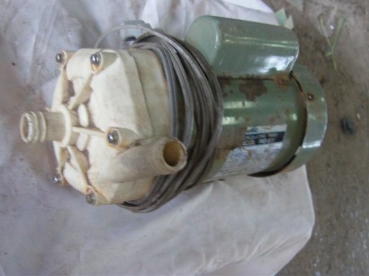 ปั๊มน้ำแรงดันสูงมือสอง มอเตอร์ ครึ่งแรง ใช้งานได้ตามปกติ