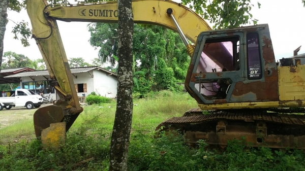 ขายรถแบคโฮ SUMITOMO F2 2800 เอกสารเล่มทะเบียน ราคา 380000